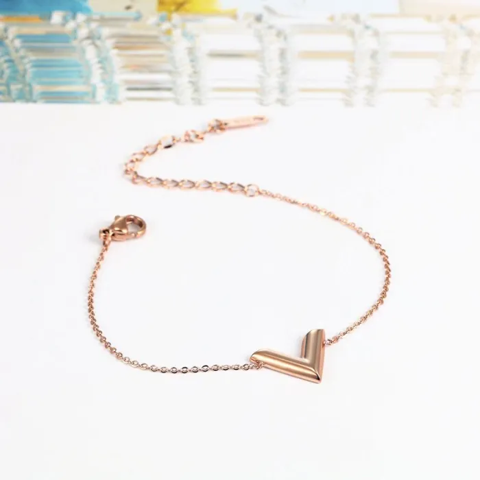PulseraV letra - brazalete de acero inoxidable