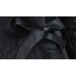 Elegant short leather jacket - with fur collarJackets
