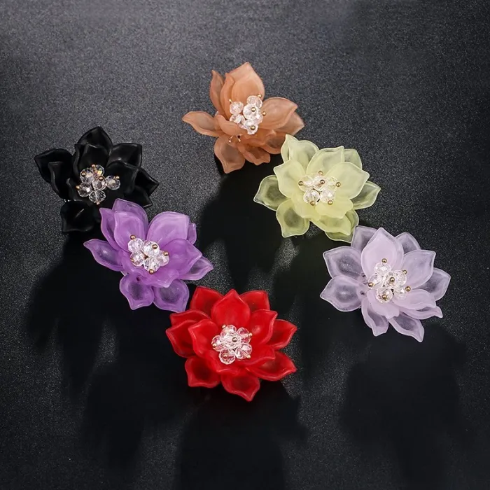 Flower with crystals - elegant broochBrooches