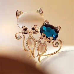 BrochesBrooch with two crystal foxes