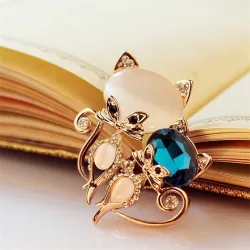 BrochesBrooch with two crystal foxes