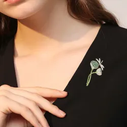 BrochesFlor de loto con libélula de cristal - broche elegante