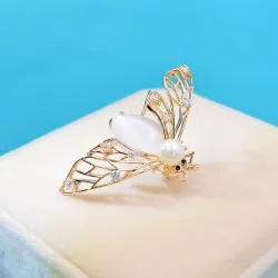 Fashionable gold brooch - with pearl bee & crystalsBrooches