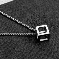CollarCollar estilo punk - colgante en forma de cubo hueco - unisex