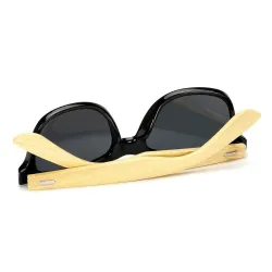 Stylish sunglasses - polarized - wooden frame - unisexSunglasses