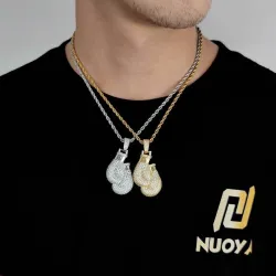 CollaresGuantes de boxeo de cristal con collar.