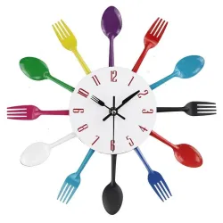 RelojesReloj de pared moderno - con cubiertos de cocina.