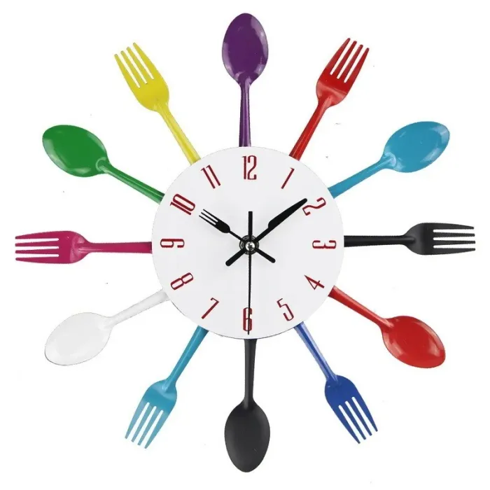 RelojesReloj de pared moderno - con cubiertos de cocina.