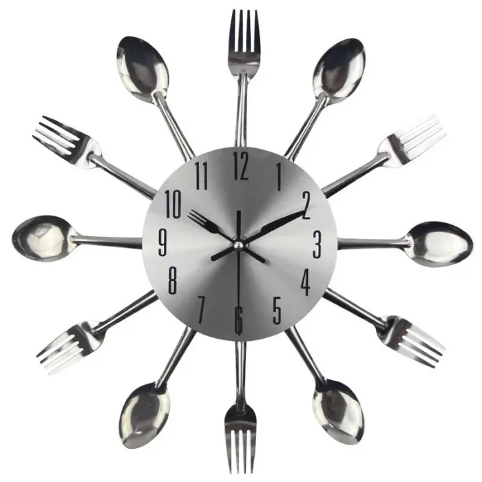RelojesReloj de pared moderno - con cubiertos de cocina.