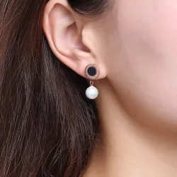 AretesPendientes de perlas romanas simuladas